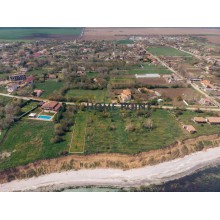 Отличный участок в регуляции в 150 м от моря в пос. Крапец